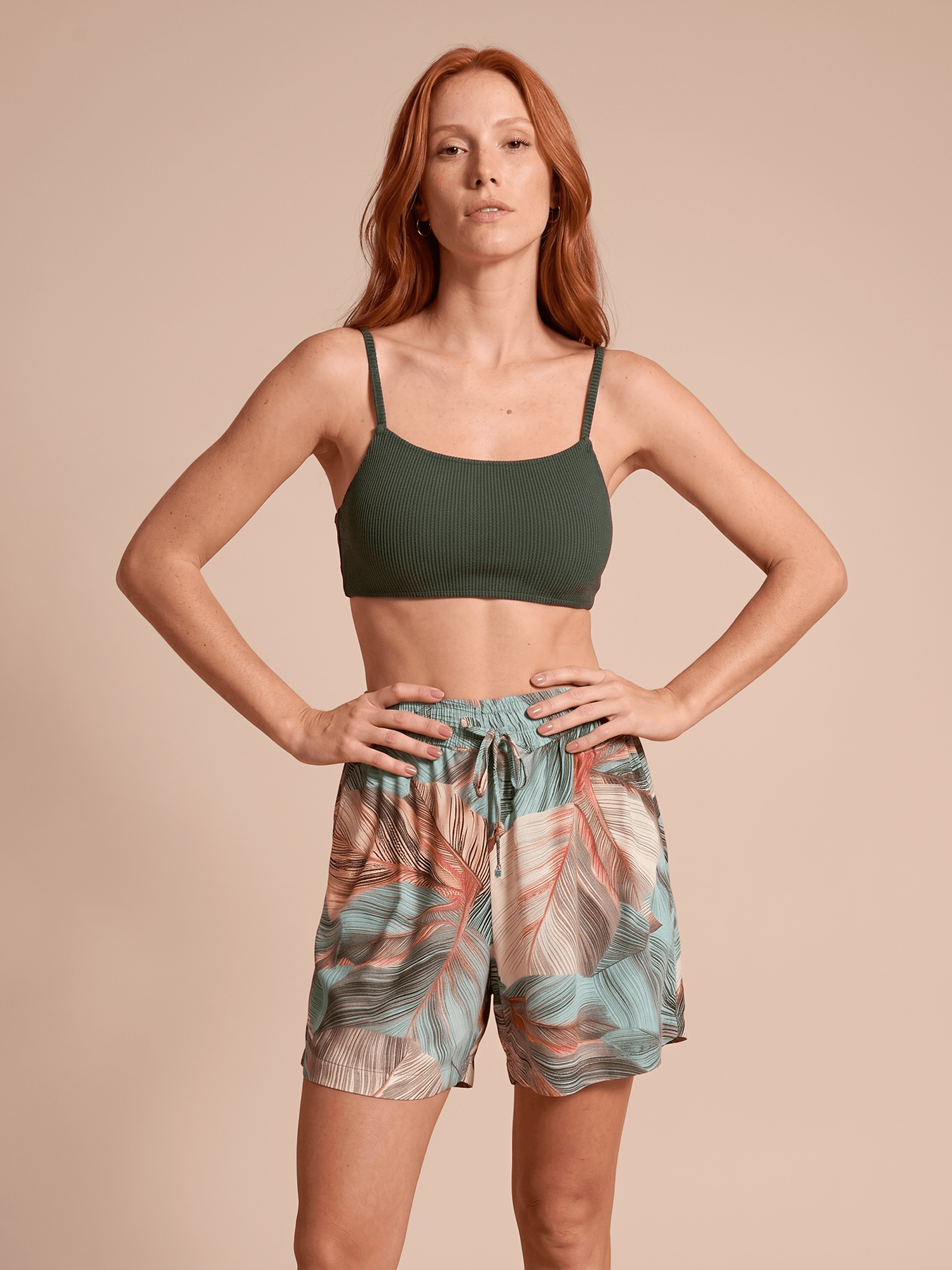 Short UV Com Proteção Solar Basic FEM - ESTAMPA BOTÂNICA